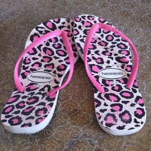 Havaianas 9-10W Pink and Black Animal Print Flip Flops